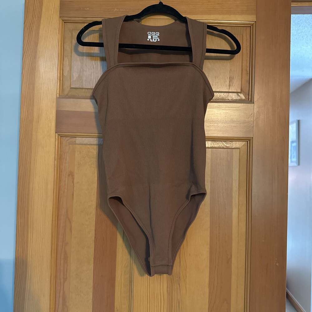 OQQ Women's Ribbed Square‎ Neck Sleeveless Bodysuit in Brown